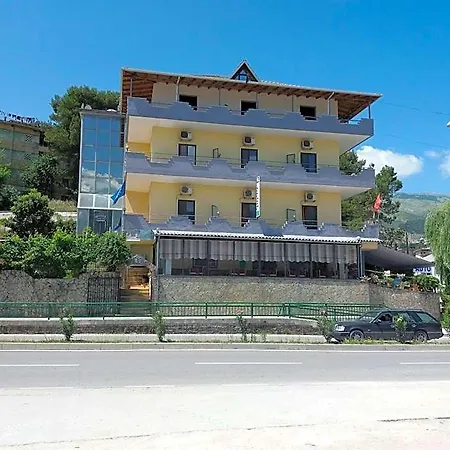 Qiqi Hotel