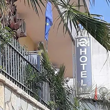 Hotel Qiqi 2*